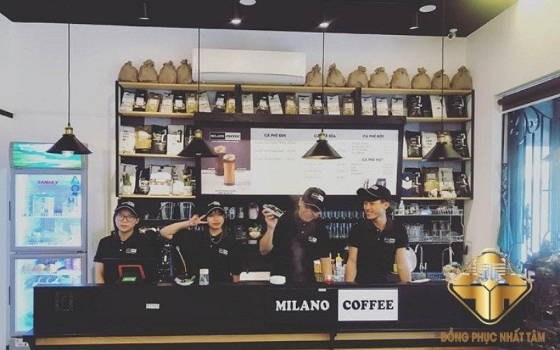 Nhân viên của cửa hàng nhượng quyền Milano Coffee